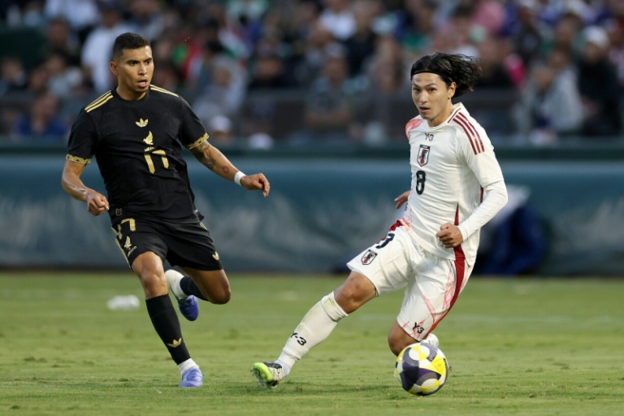 Takumi Minamino of Japan controls the ball in front of Mexico's Orbelin Pineda as the two teams play to a goalless draw in an international friendly in Oakland, California