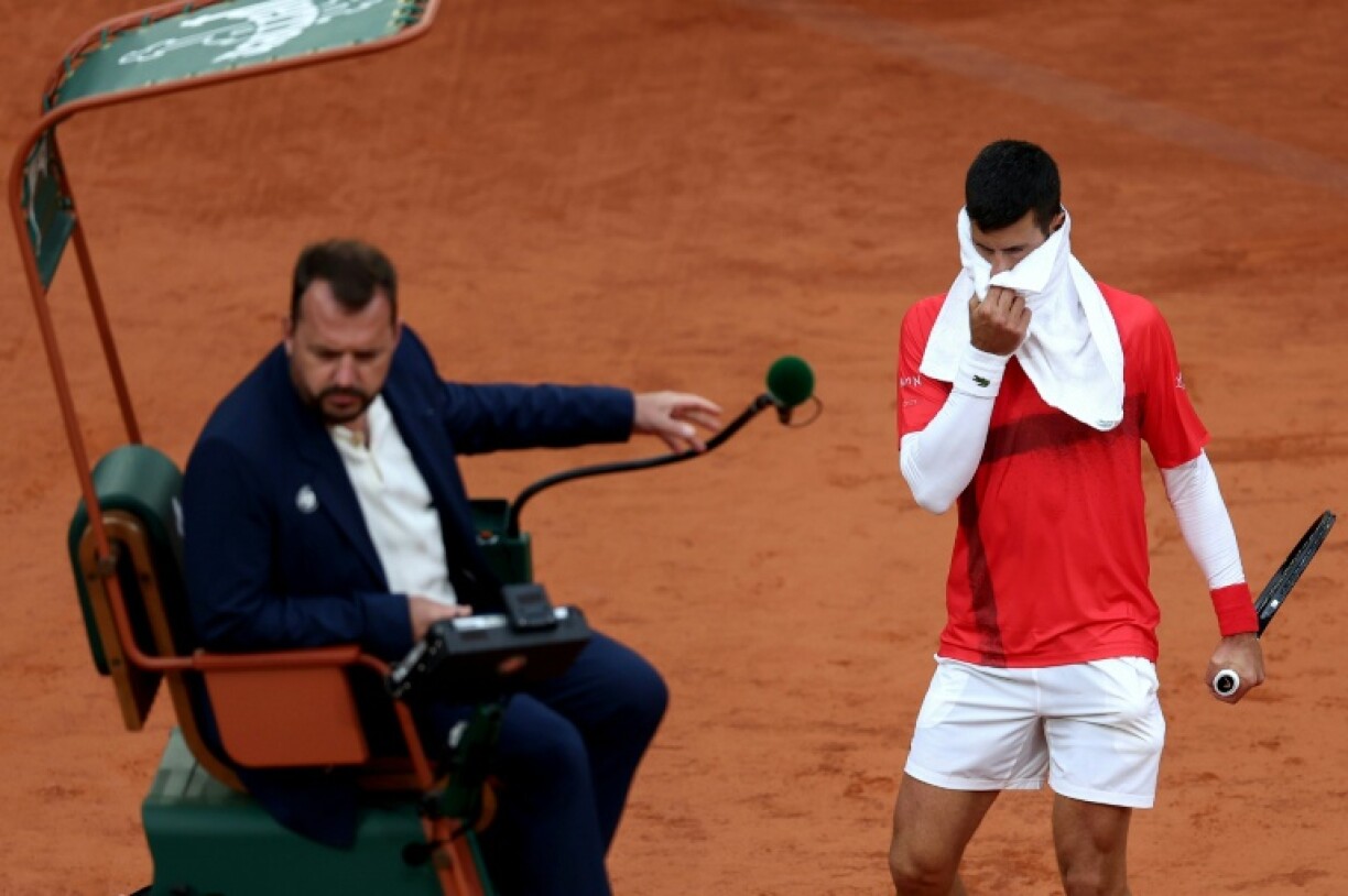 Djokovic asks the umpire to close the ceiling after light rain during his first round match in the French Open