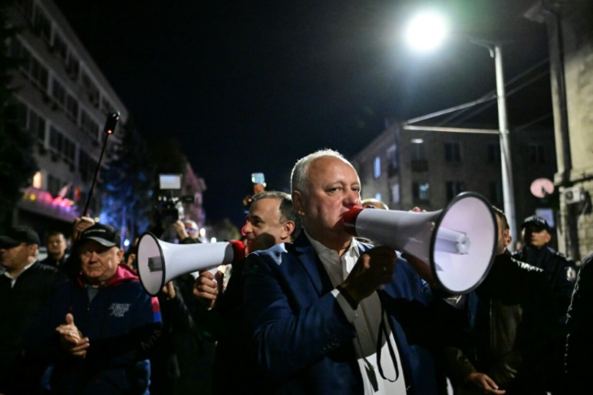 Igor Dodon, a former president and one of the leaders of the Patriotic Bloc, has called on people to 'peacefully protest'