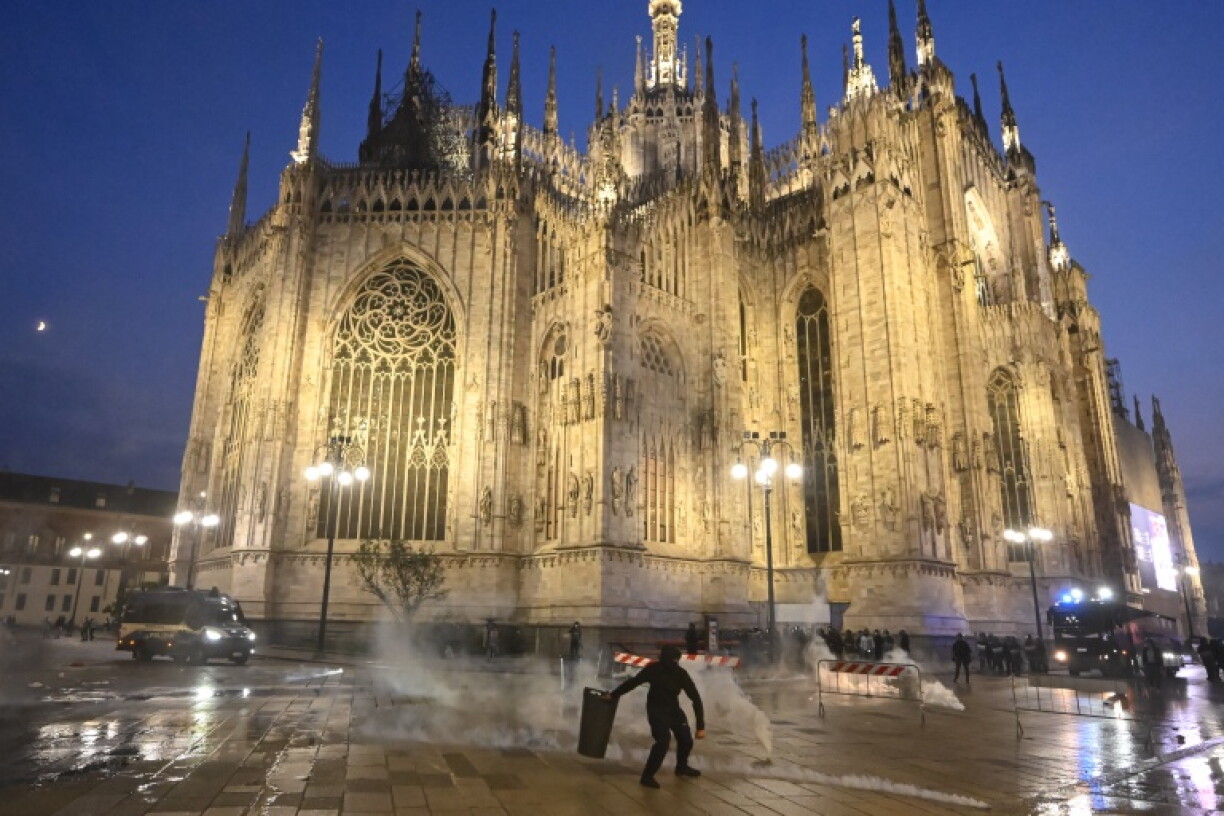 Demonstrators clash with police in Milan
