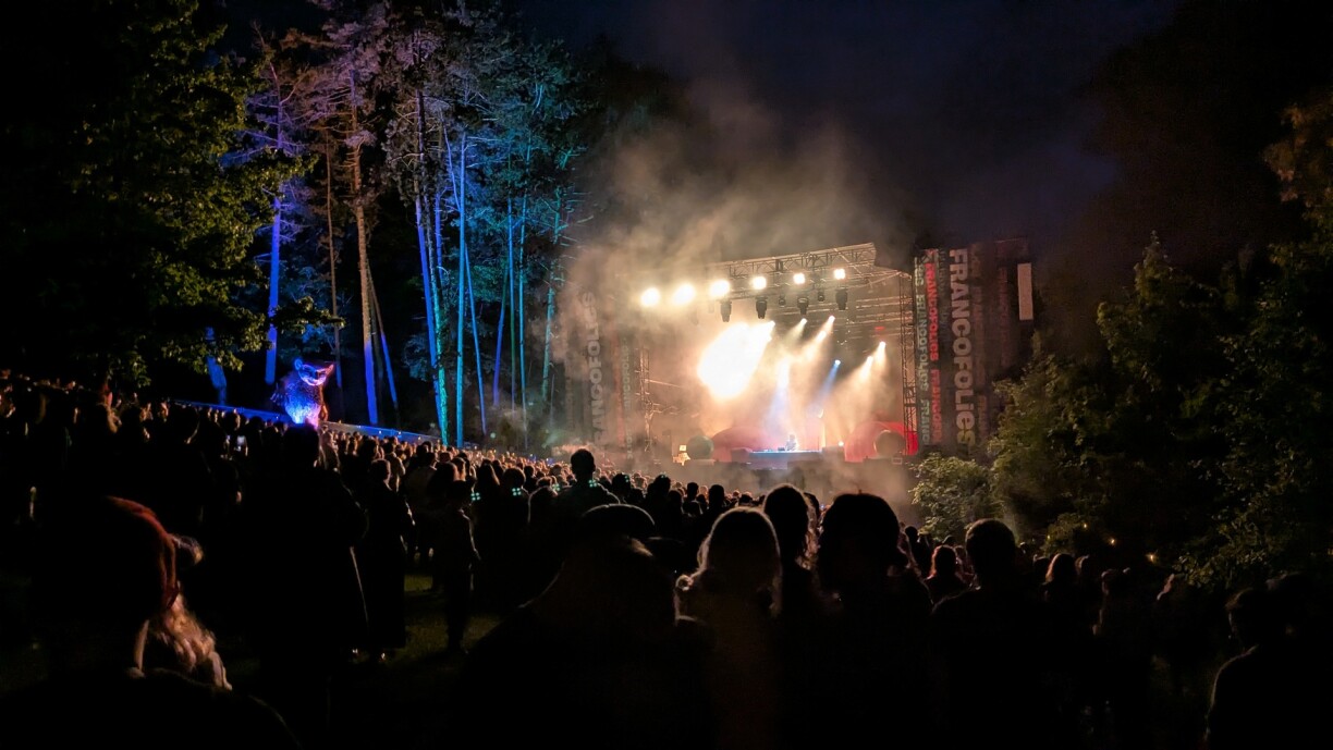 Même penchée, le public a investi en masse la scène de la Clairière, où Tali, Jersey et Marc Rebillet ont joué vendredi soir.