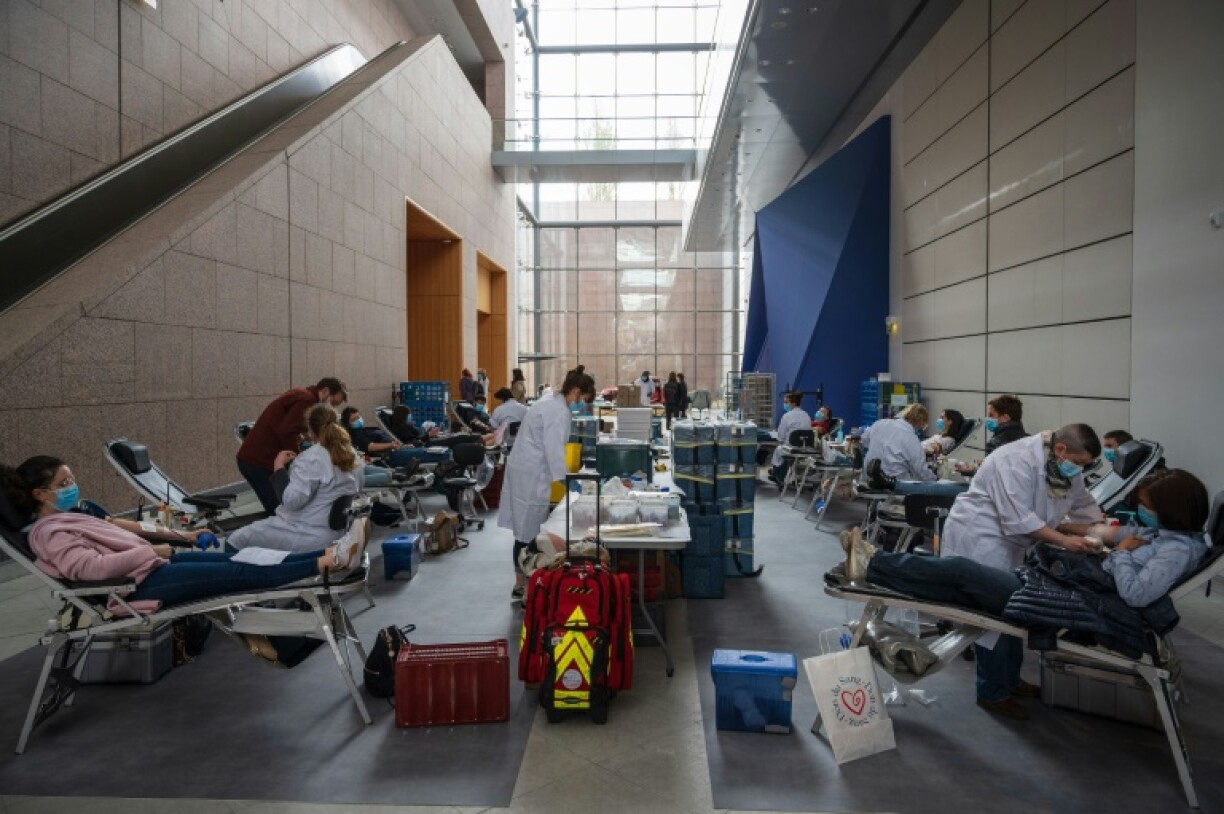Don de sang au Musée d'art morderne et contemporain de Strasbourg (MAMCS) habituellement fermé en raison de l'épidémie de Covid-19, le 12 avril 2021