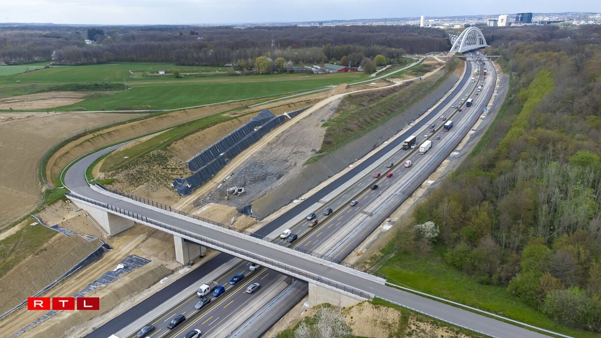 Le chantier de l'A3 vu du ciel en avril 2023, un an après le début des travaux.