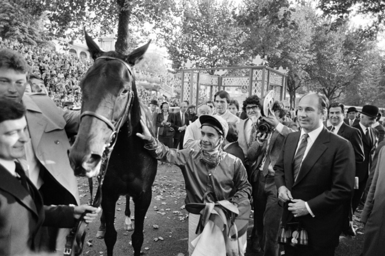 The Aga Khan IV (R) with Yves Saint-Martin after his victory on Akiyda after their 1982 win at the Prix de l'Arc de Triomphe