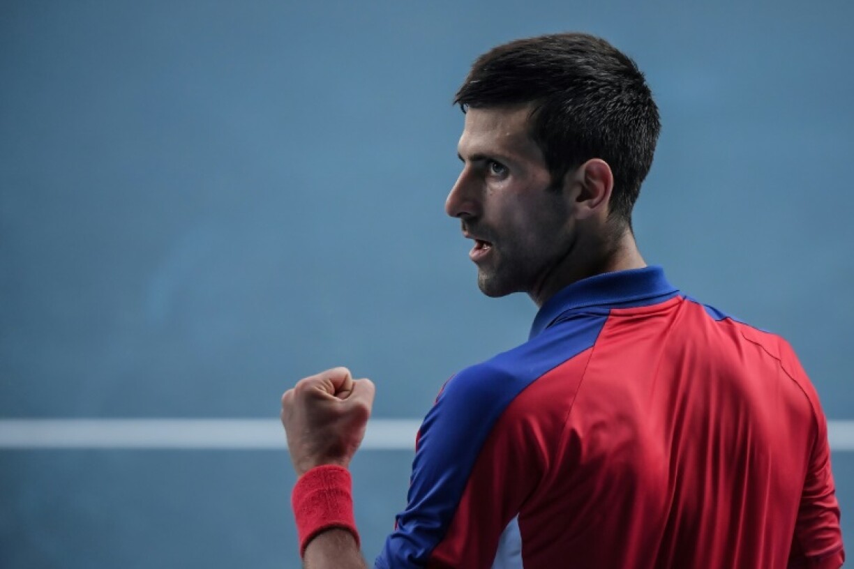 Le 31 juillet 2021, le Serbe Novak Djokovic jubile après avoir marqué un point contre l'Espagnol Pablo Carreno Busta dans leur match pour la médaille de bronze du tournoi de tennis des Jeux olympiques de Tokyo