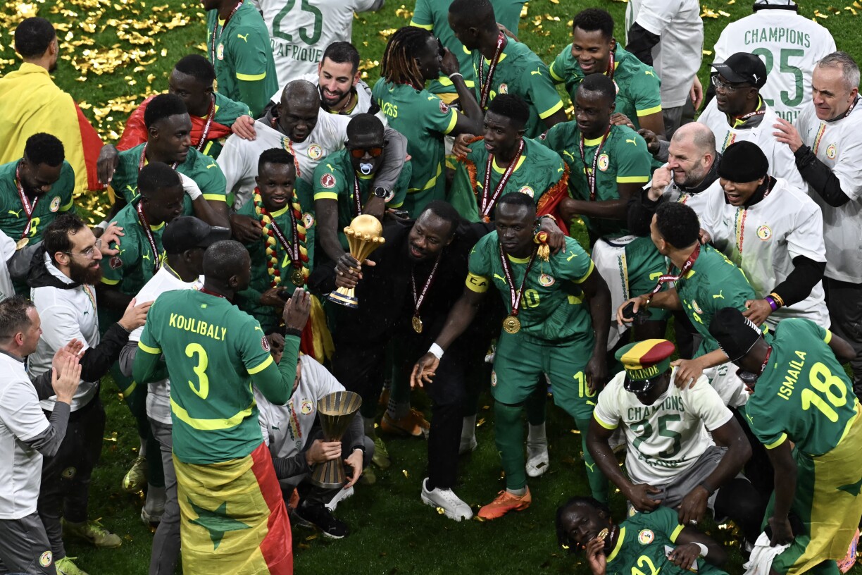 Senegal huet d'Victoire oferkannt kritt a muss d'Coupe zeréckginn
