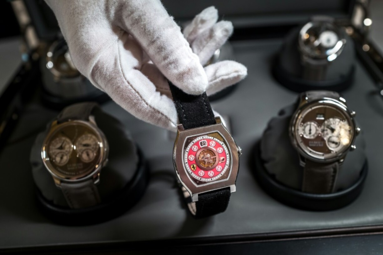 Une montre Vagabondage 1 de la maison F.P Journe, appartenant à l'ancien pilote allemand de Formule 1 Michael Schumacher, présentée par la maison de vente aux enchères Christie's, le 9 mai 2024 à Genève