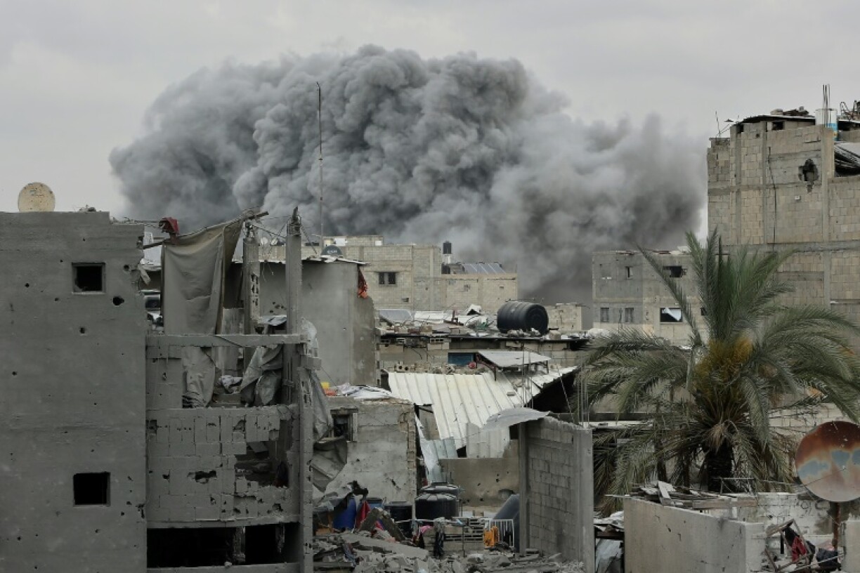 Sur le site d'une meurtrière frappe israélienne dans le quartier de Shoujaiyya, à Gaza-ville, le 9 avril 2025