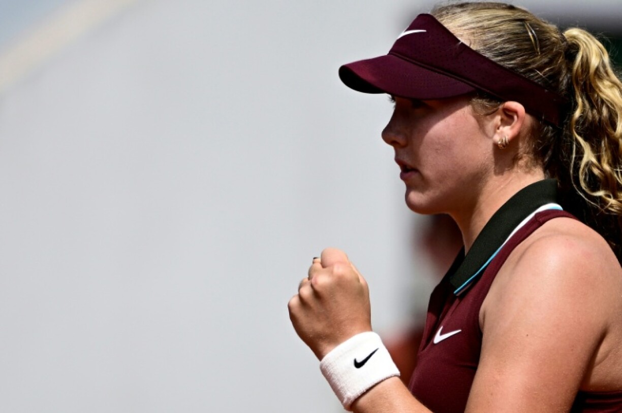 Mirra Andreeva eased into the French Open third round