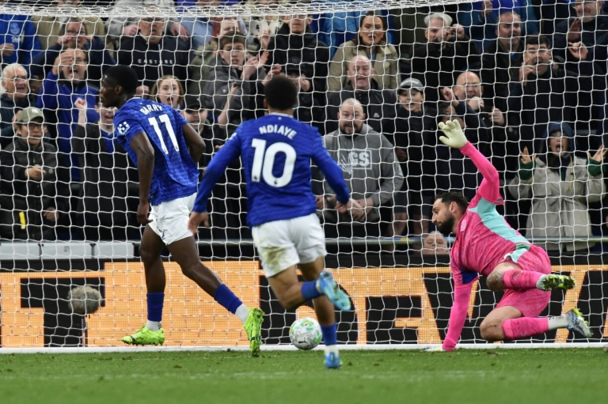 Le jeune Français Thierno Barry (N.11) vient d'inscrire le 3e but d'Everton contre Manchester City, celui de son doublé, le 4 mai 2026 à Liverpool