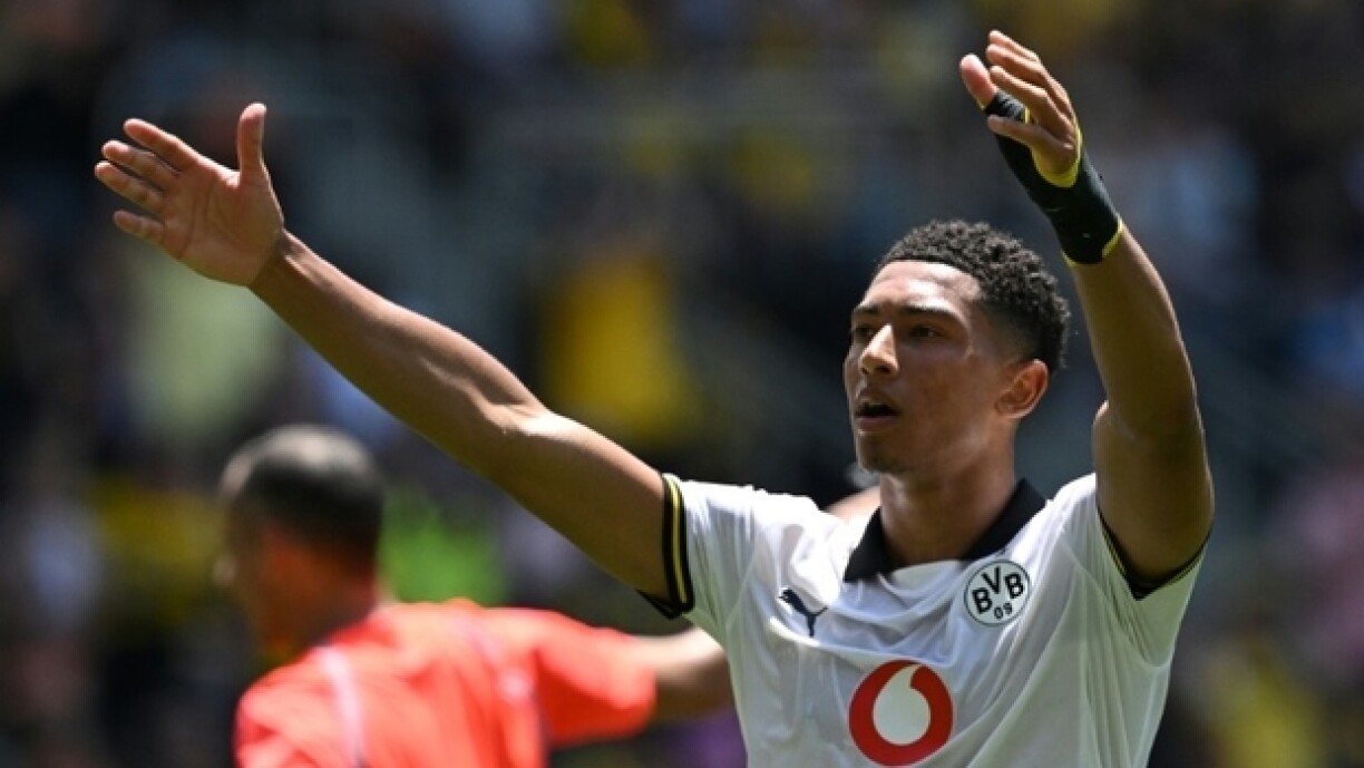 Den Jobe Bellingham stoung fir d'éischte Kéier an der Startopstellung an huet direkt säin éischte Gol fir Dortmund markéiert