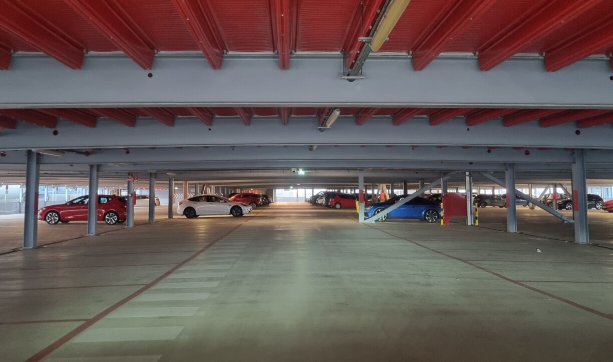 Ce mercredi matin. Le parking est loin d'être rempli...