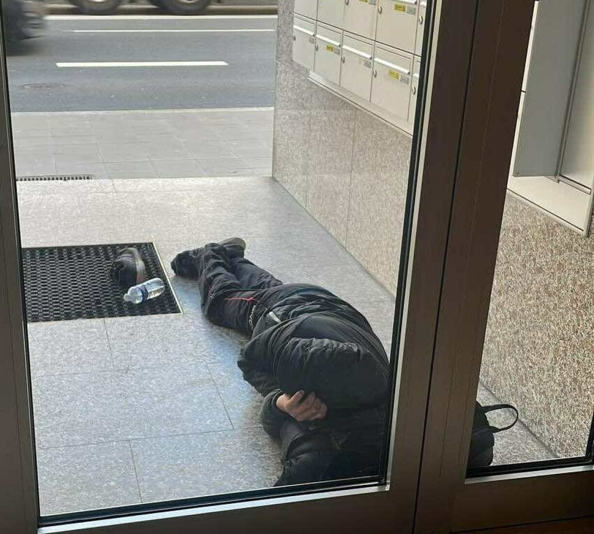 On a WhatsApp group, exasperated local residents are posting photos of the problems they are facing in the Gare district.