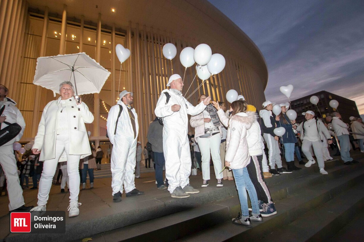Des participants de la marche blanche du 29 octobre.
