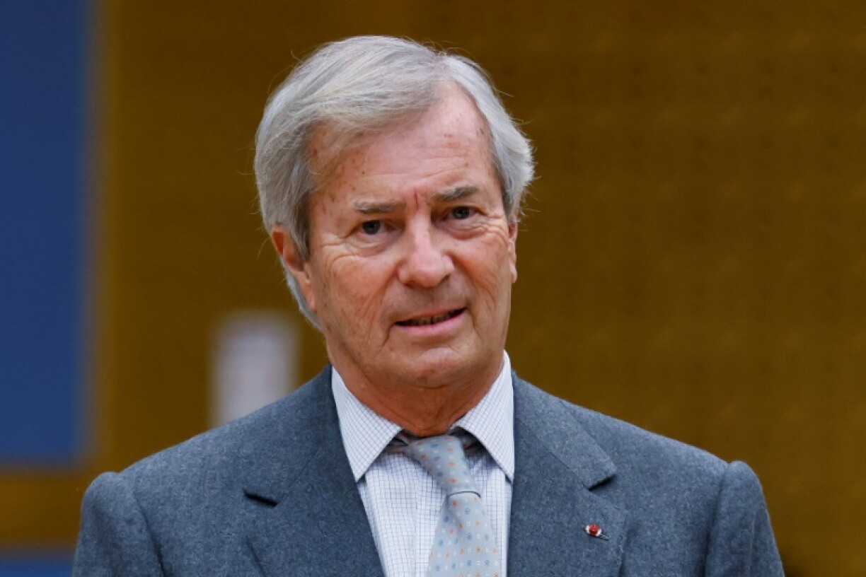 Vincent Bolloré arrive devant une commission d'enquête parlementaire, au Sénat à Paris, le 19 janvier 2022