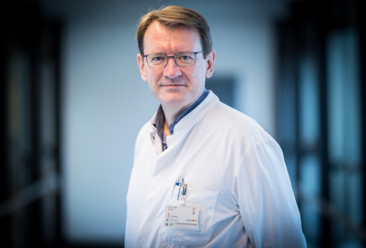 Le Professeur Romain Seil, spécialiste en chirurgie orthopédique