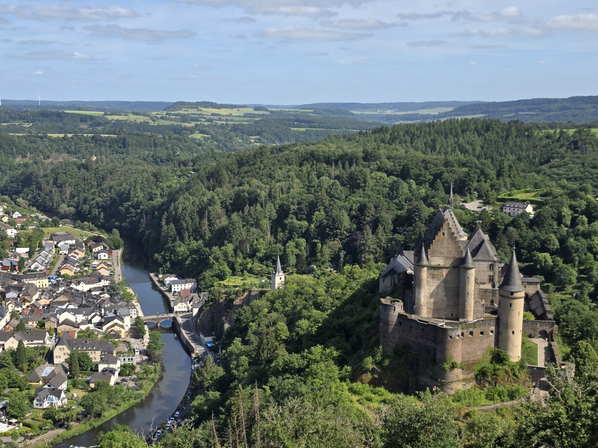 D'Schlass zu Veianen ass weider beléift bei den Touristen, déi op Lëtzebuerg kommen.