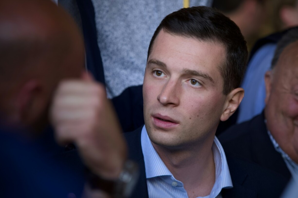 Jordan Bardella rencontre des agriculteurs à Les Plets dans le Loiret le 14 juin 2024