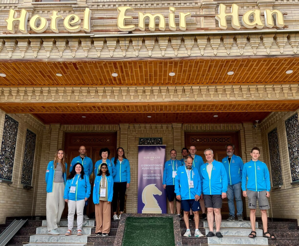 D'Lëtzebuerger Fraen- an Hären-Ekipp bei der 46. Schacholympiad an Usbekistan.