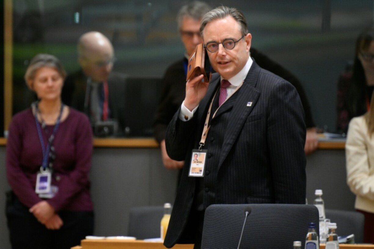 Le Premier ministre belge Bart De Wever arrive à une réunion du Conseil européen à Bruxelles, le 18 décembre 2025
