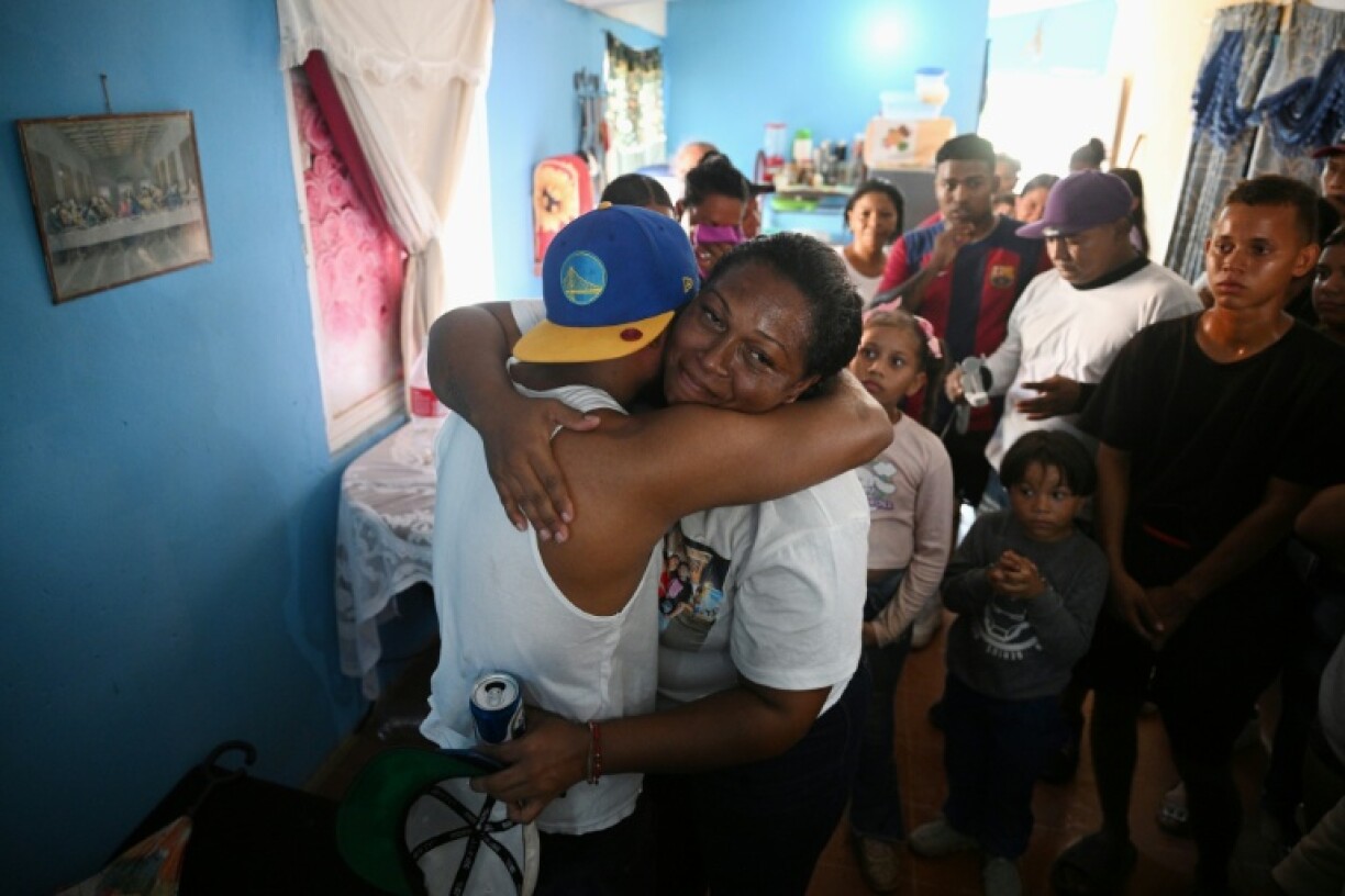 Edwuar Hernandez (L) is hugged by his mother, Yarelis Herrera in Maracaibo