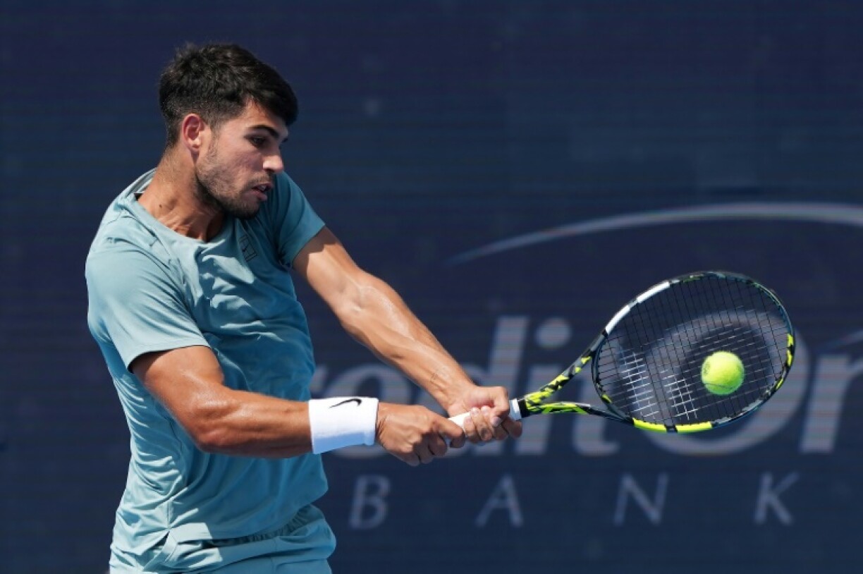 Spain's Carlos Alcaraz is through to the semi-finals of the ATP-WTA Cincinnati Open after a three-set victory over Andrey Rublev