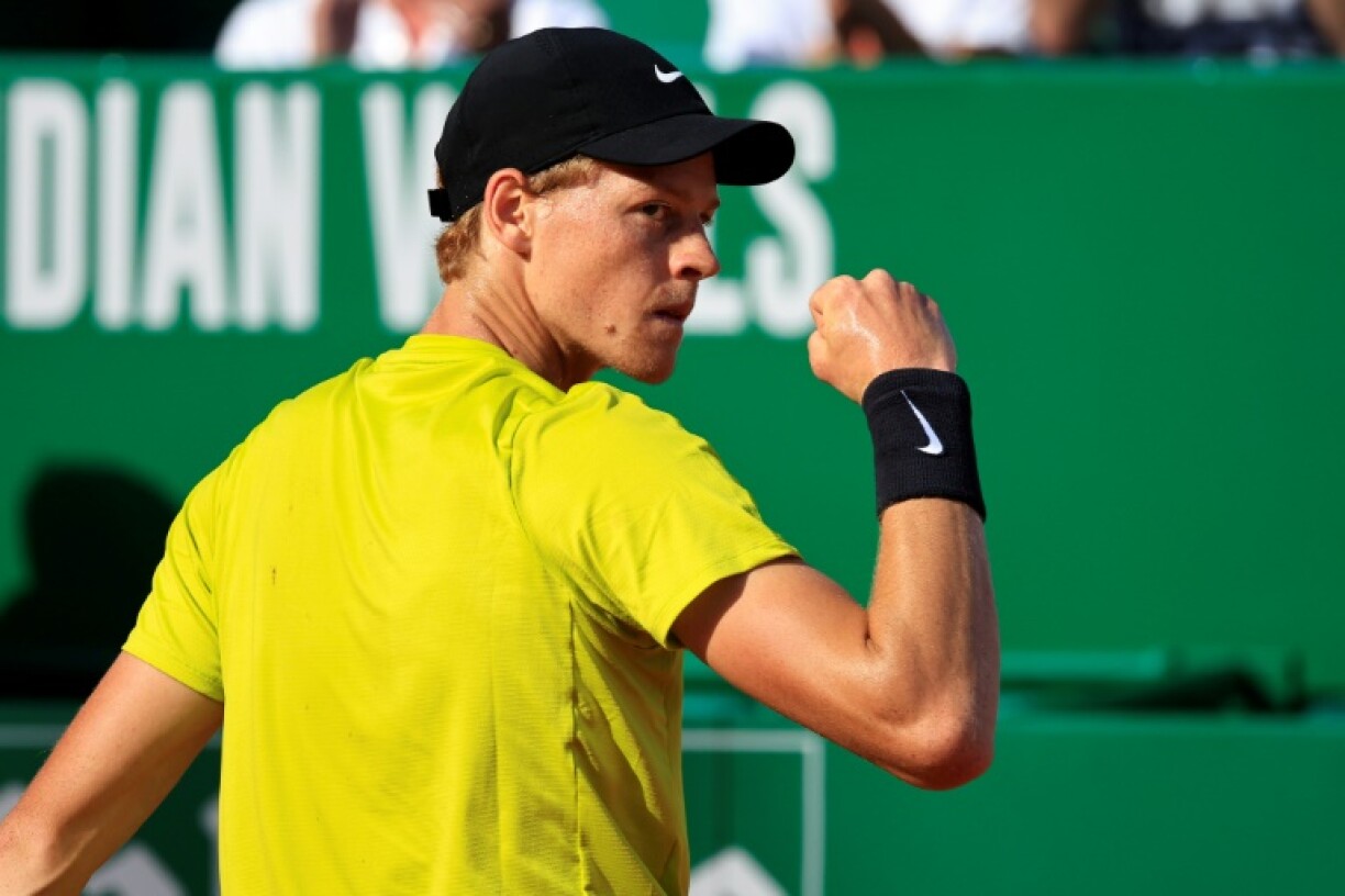 L'Italien Jannik Sinner contre l'Italien Lorenzo Musetti en quart de finale à Monte-Carlo, le 14 avril 2023