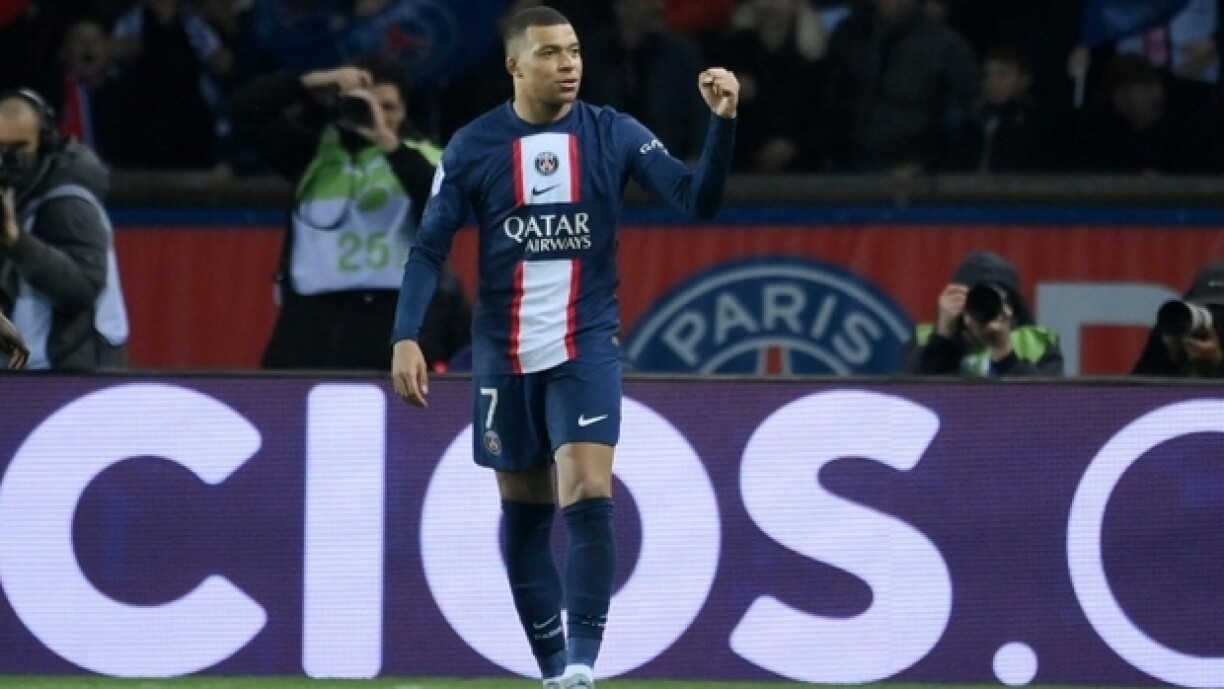 Kylian Mbappé après avoir marqué contre Lens au Parc des Princes à Paris le 23 avril 2023