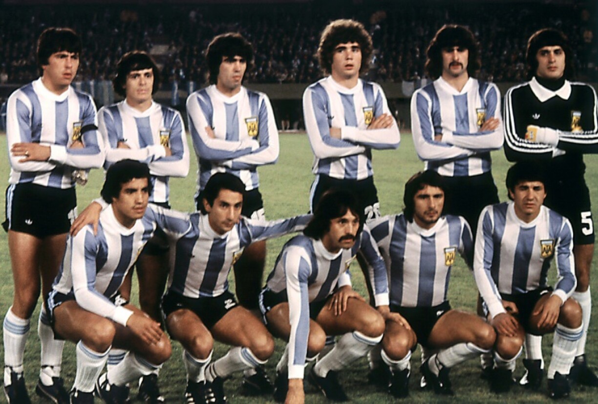 Luis Galvan (3rd L) a pivotal member of Argentina's first World Cup winning side in 1978 has died aged 77