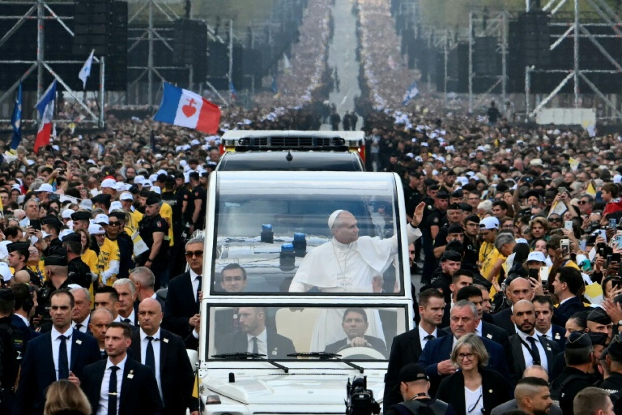 An estimated 800,00 faithful who lined the Champs Elysees and adjoinind streets