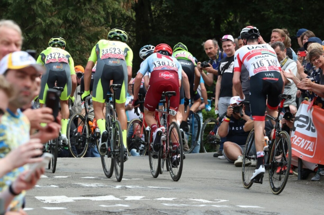 Le peloton dans le redoutable mur de Huy (1,3 km à 9,6%) le 24 avril 2019 lors de la Flèche wallonne. La classique belge n'a bizarrement jamais réussi jusque-là à Taedj Pogacar (12e en 2022, 9e en 2020, 53e en 2019)
