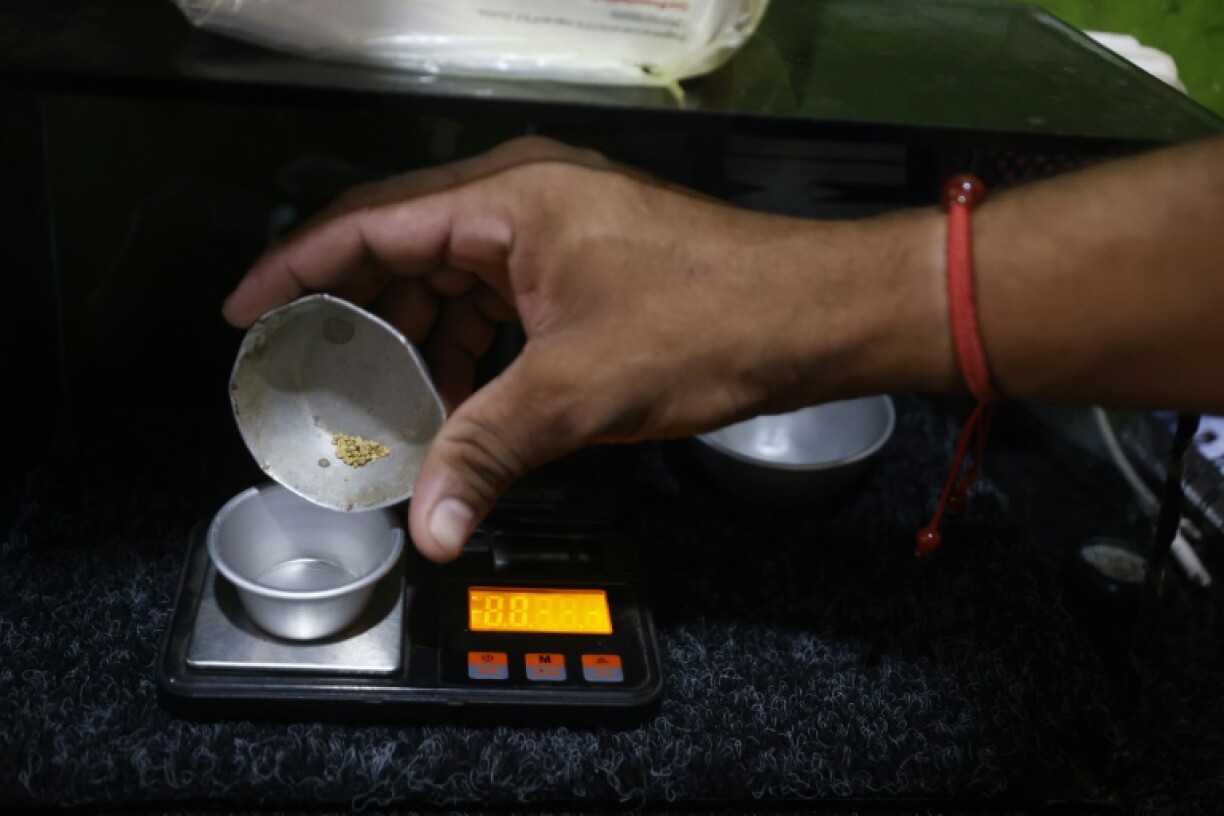 Gold dust is a common method of payment in El Dorado and other Venezuelan mining towns
