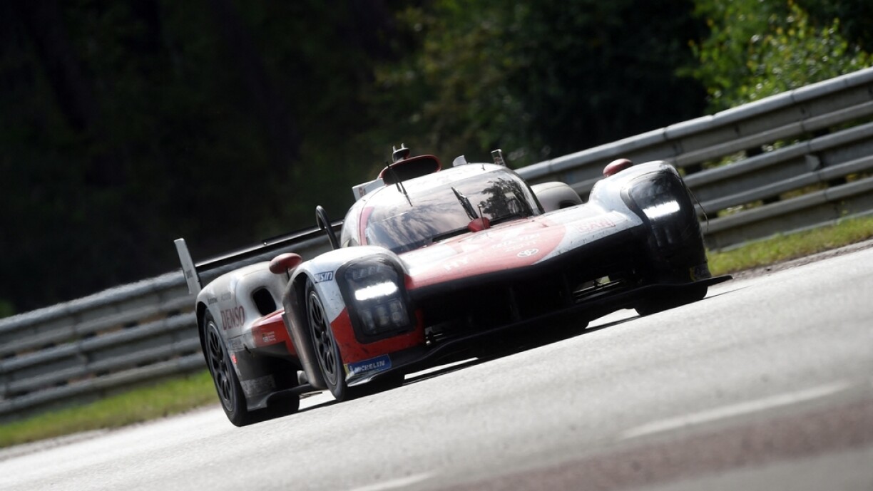 Victoire fir Toyota bei de 24 Stonne vu Le Mans.