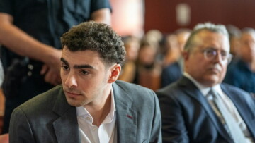 Luigi Mangione lors d'une audience préparatoire à son procès pour meurtre devant un tribunal de l'Etat de New York à Manhattan le 11 août 2026