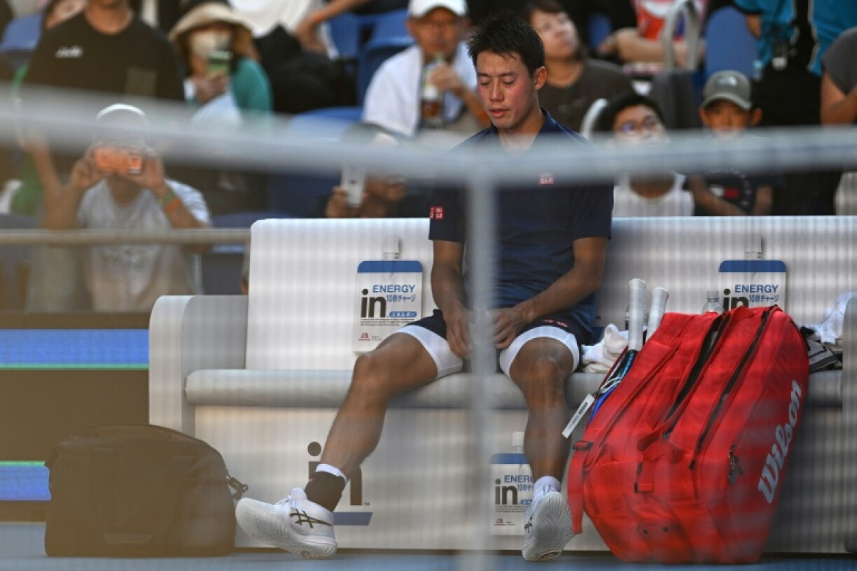 Le joueur de tennis japonais Kei Nishikori après avoir disputé le dernier match de sa carrière au premier tour du tournoi ATP 500 de Tokyo contre l'Américain Frances Tiafoe, à Tokyo, le 1er octobre 2026