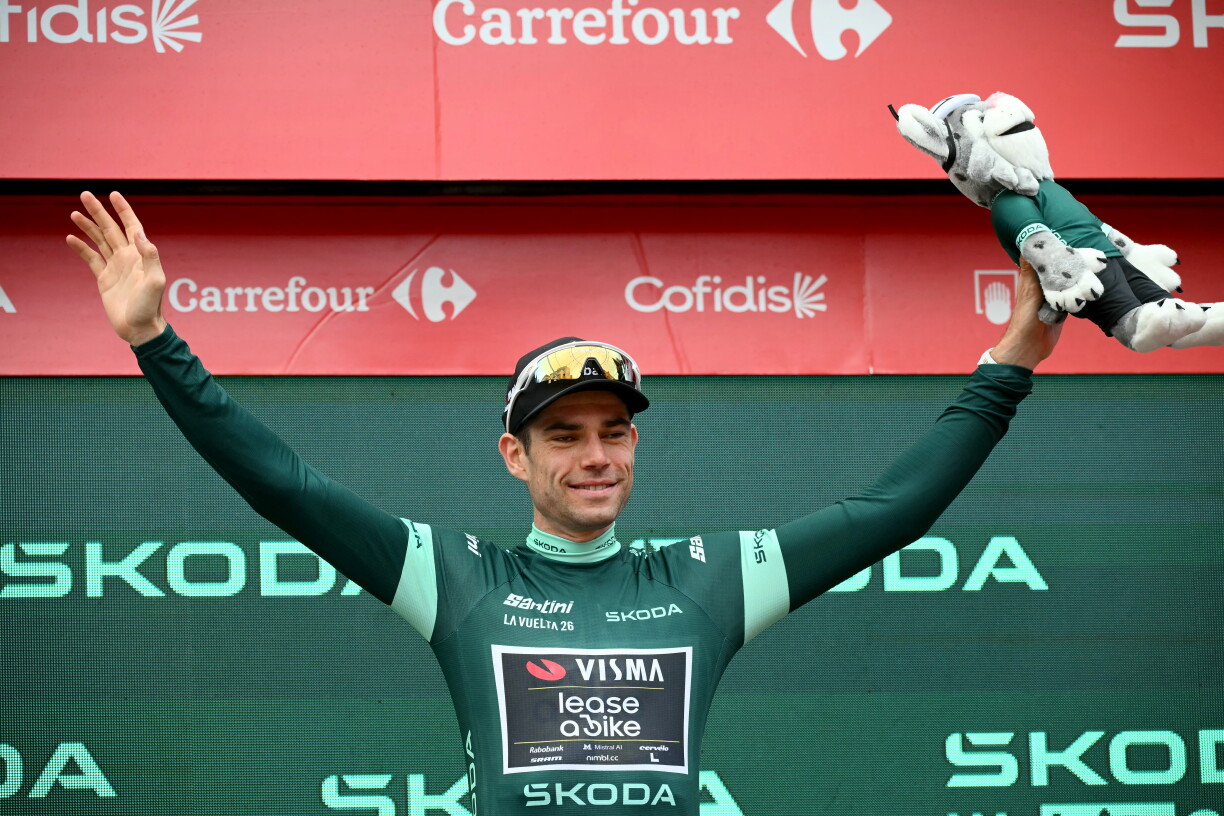 Wout van Aert feiert éischt Etappevictoire bei dëser Vuelta a baut Féierung am Klassement vum beschte Sprinter weider aus.
