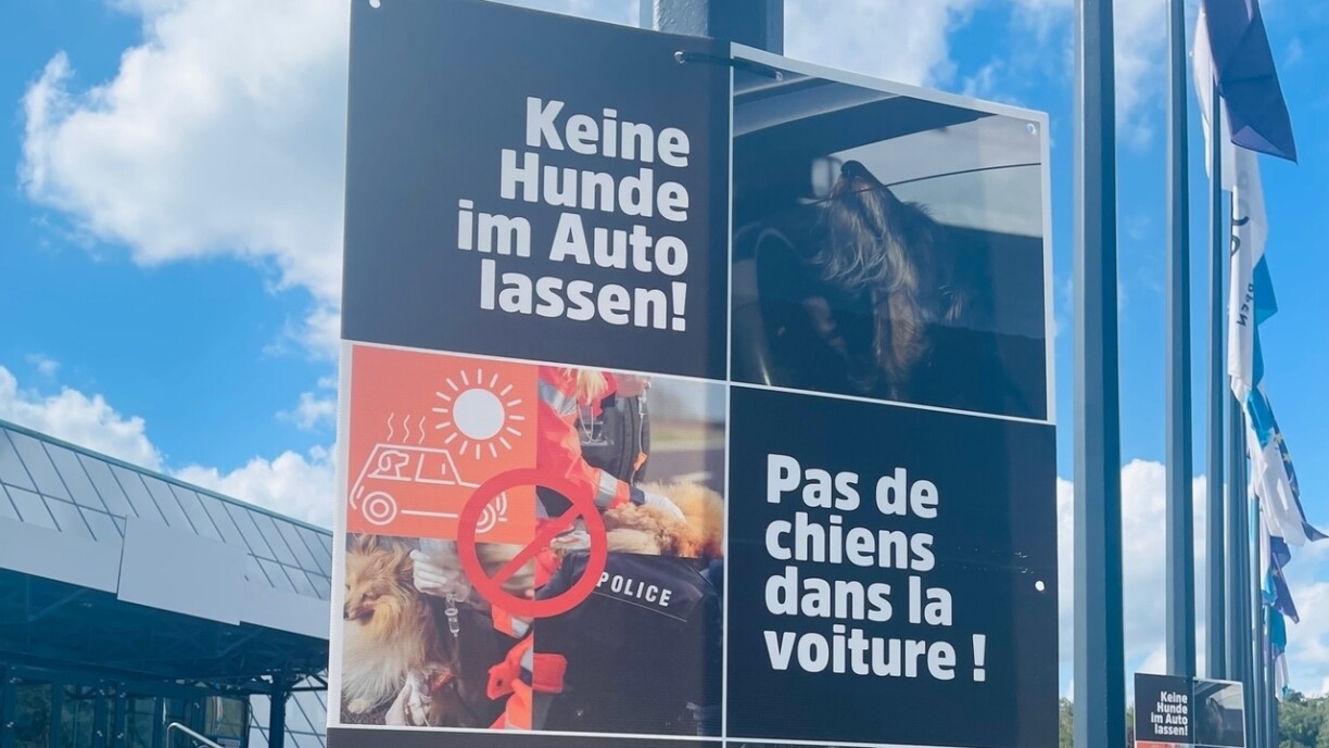 Posters remind people that they are not allowed to leave animals locked inside cars and that police might be alerted in case of violations.