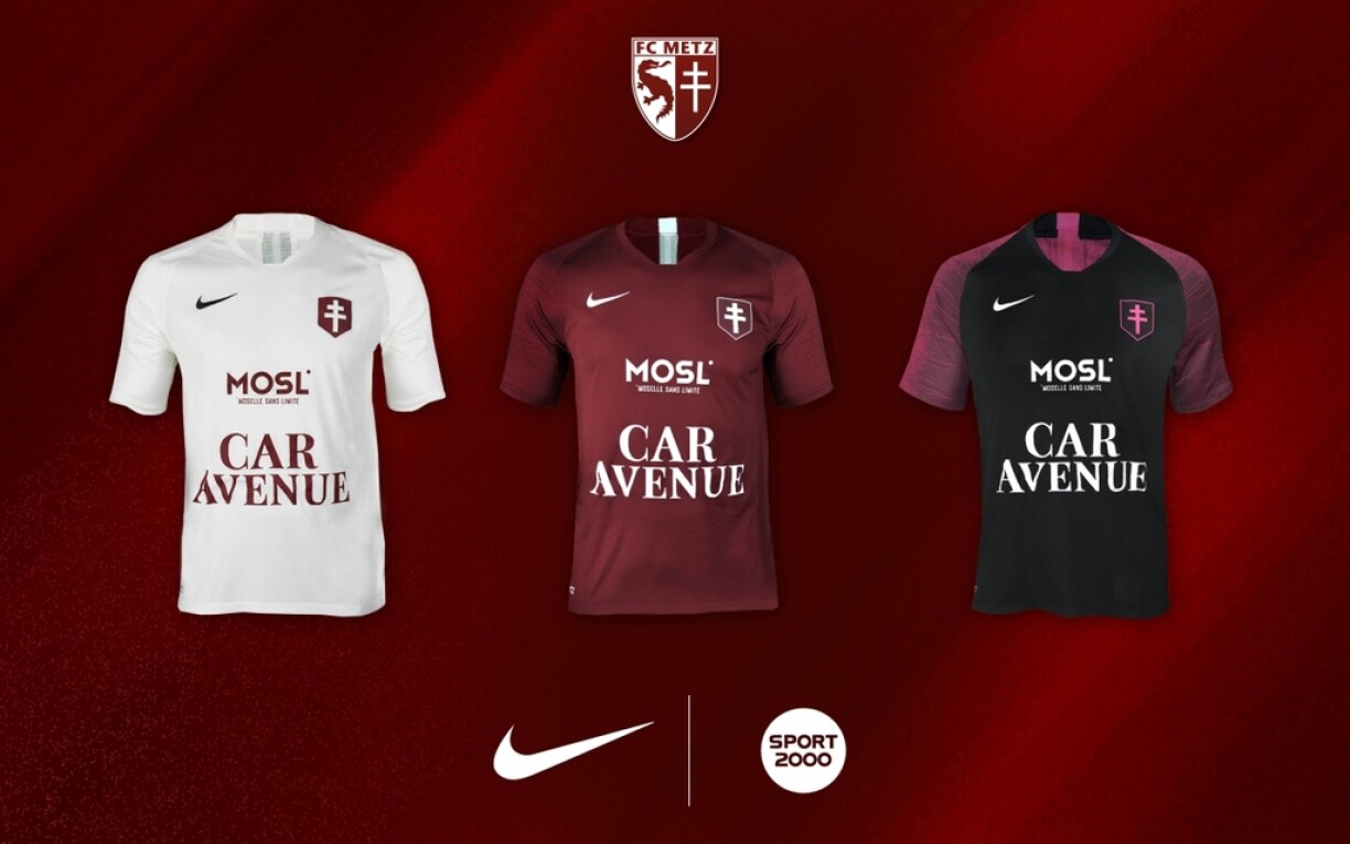 De gauche à droite: le maillot extérieur, le maillot