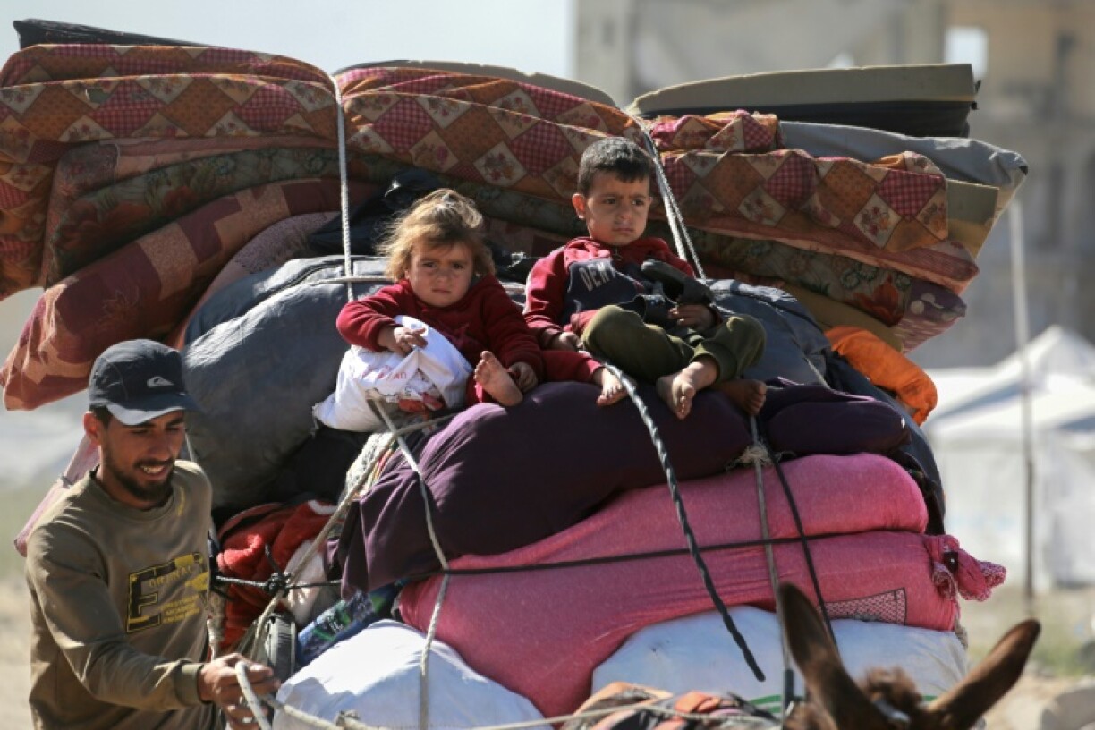 Palestinians flee Beit Hanun in north Gaza following an Israeli warning to evacuate