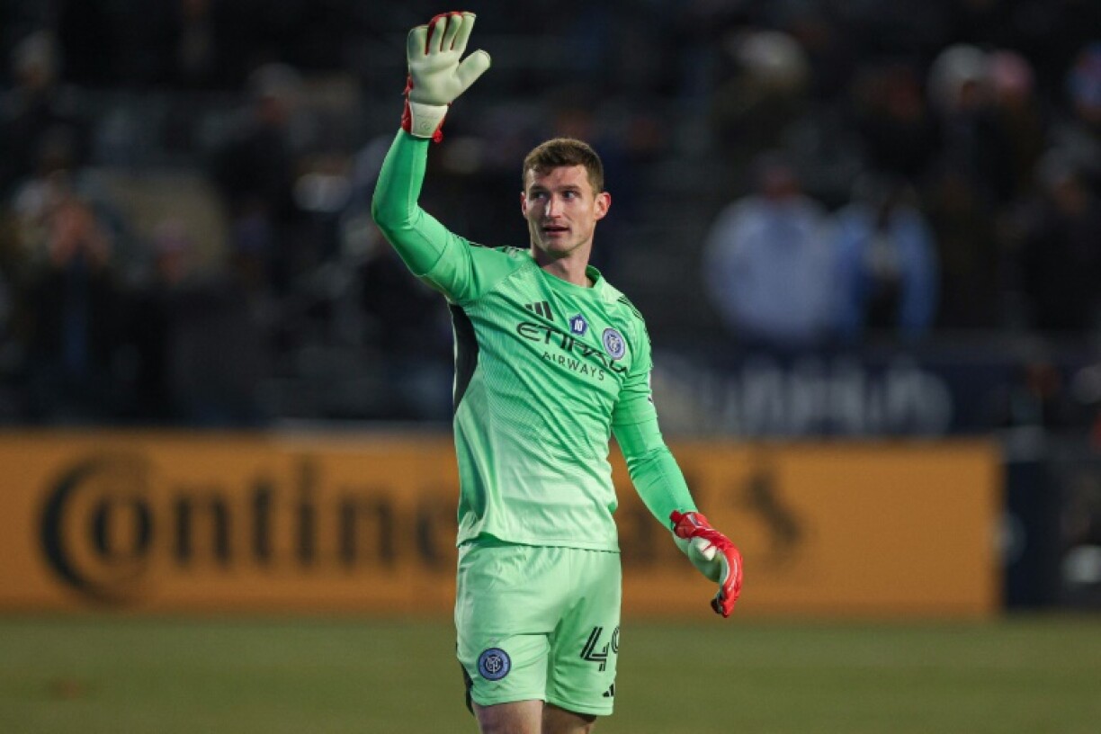 US goalkeeper Matt Freese saved three penalties in a shoot-out to help his team into the semi-finals of the CONCACAF Gold Cup