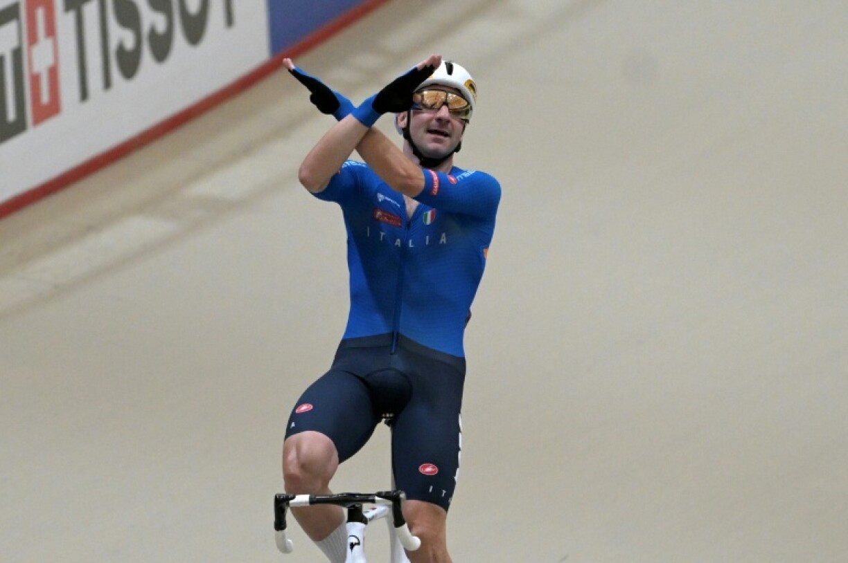 Elia Viviani celebrates after winning gold in the men's elimination race