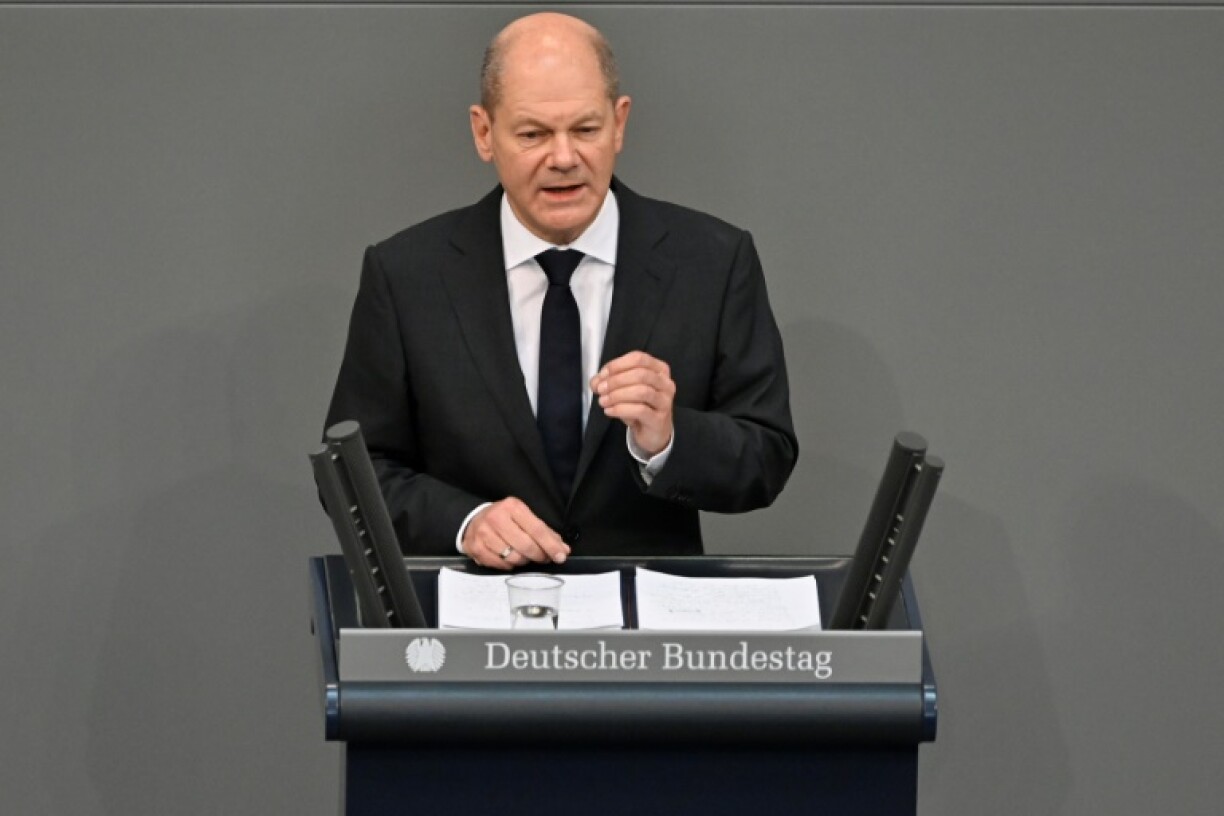 Le ministre des finances allemand et candidat à la chancellerie Olaf Scholz annonce des mesures pour faire face au regain de l'épidémie de Coronavirus au Bundestag le 11 novembre 2021