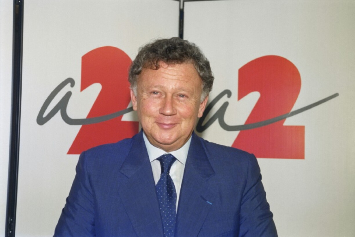 Philippe Bouvard le 30 septembre 1990 dans les studios d'Antenne 2 à Paris