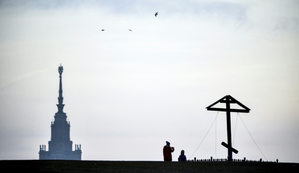 Le taux de natalité en Russie est à son niveau le plus bas depuis 200 ans, à environ 1,4 enfant par femme, bien en deçà du seuil de 2,1 que les démographes jugent nécessaire pour stabiliser la population