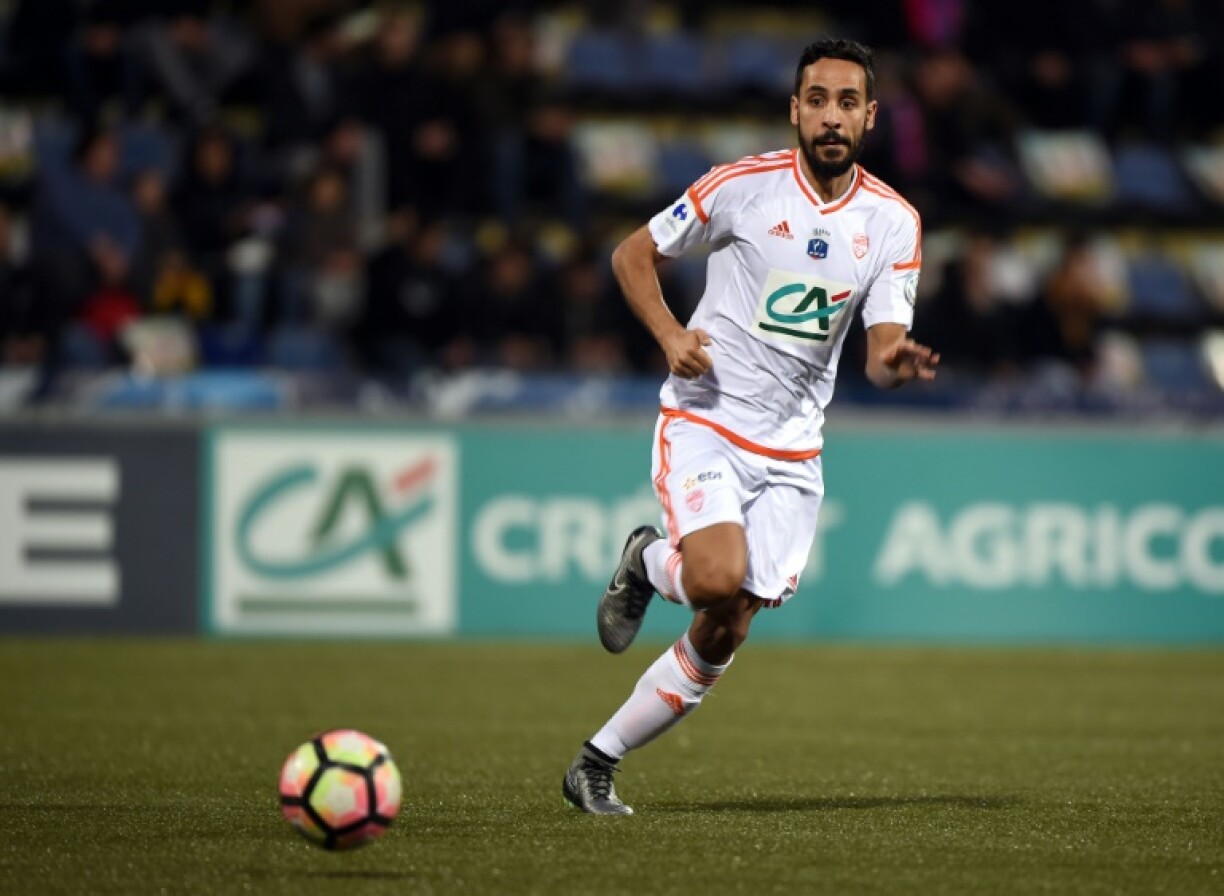 Le joueur de football algérien Walid Mesloub, alors milieu de terrain à Lorient, lors d'un match de Coupe de France contre La Berrichonne de Châteauroux, le 31 janvier 2017 au stade Gaston Petit de Châteauroux