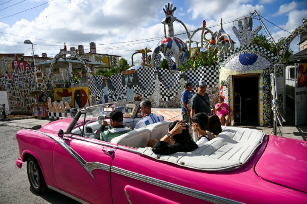 Fuster is a creator of so-called 'naive' art, which entails an almost child-like use of basic shapes and bright colors