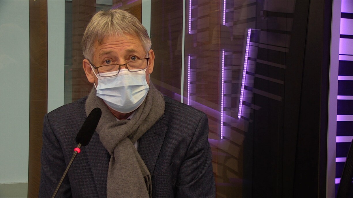 Den Henri Kox war dëse Méindeg live bei eis am Studio.