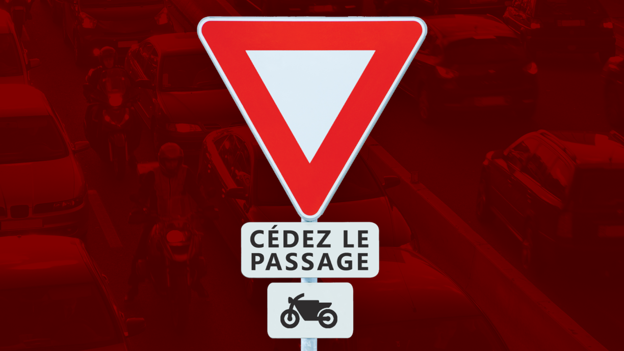 Et si un jour, ce genre de panneau devenait réalité au Luxembourg? En tout cas, pour l'instant lors d'embouteillages, les motards sont censés faire la queue comme tout le monde...