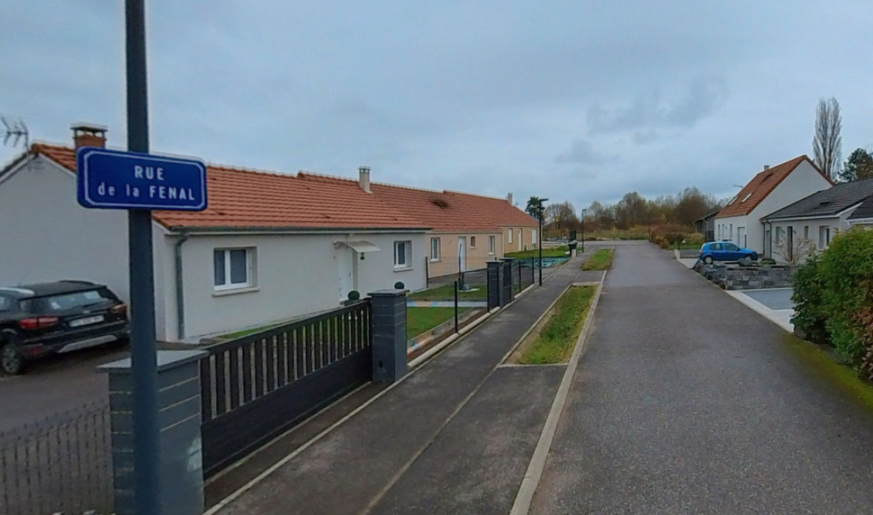 A Bayon (Meurthe-et-Moselle), une maison de 100m2 est mise aux enchères dans cette rue à partir de 80.000 euros.