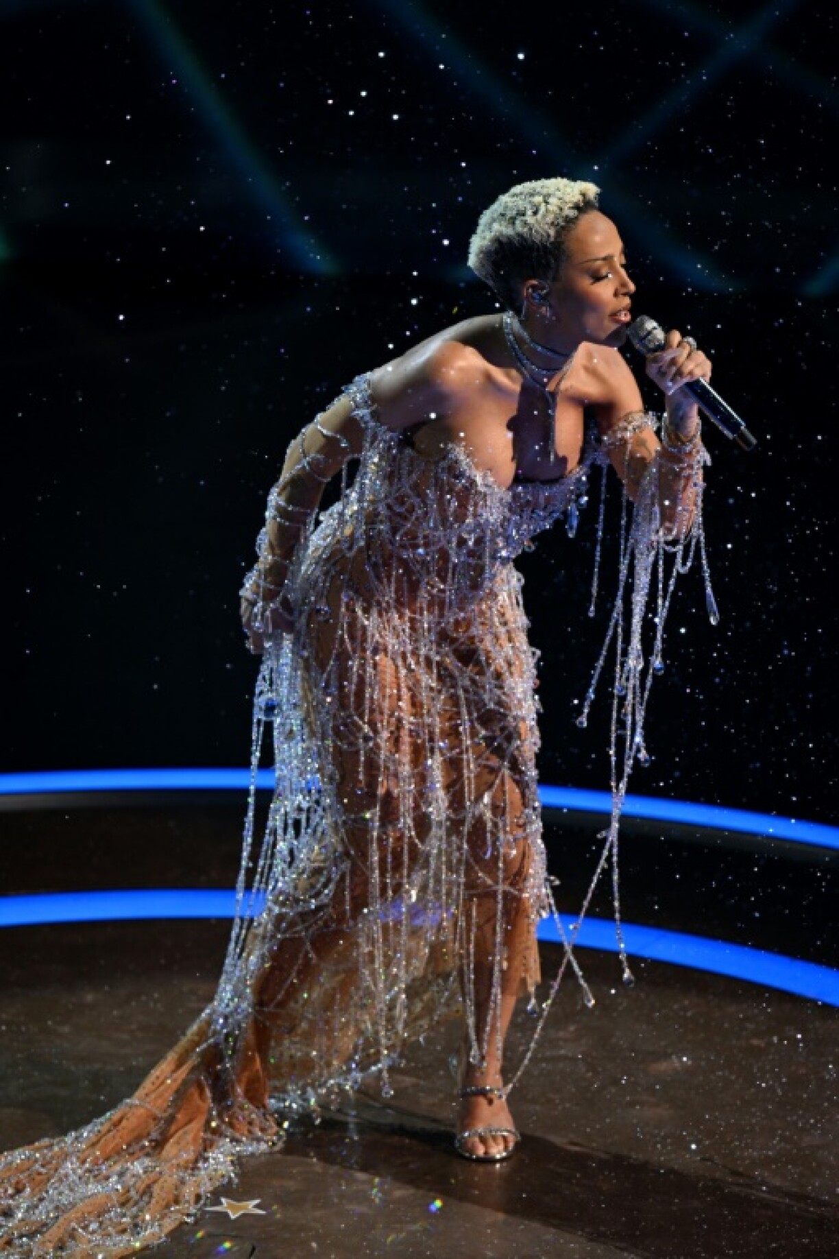 US rapper Doja Cat sang 'Diamonds are Forever' as part of an Oscars tribute to the James Bond franchise